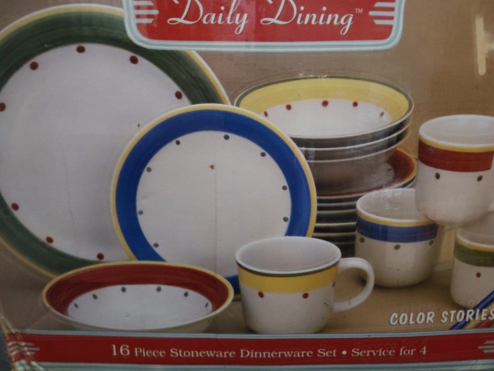 Everyday Dinnerware Set
