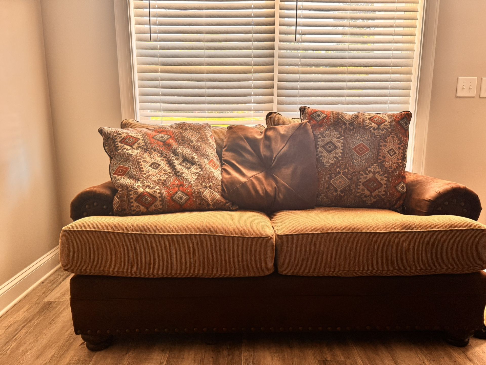 Rooms To Go 2 Piece Sofa Set $300!!!!!