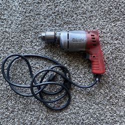 milwakee drill with drill bits 