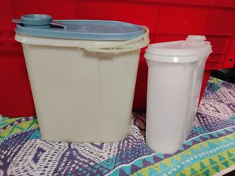 (#4) Vintage Tupperware Pouring Duo! Tupperware 587 Slim Beverage Buddy with pour seal & handle 2 qt classic pitcher & Oval Storage