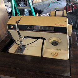 Singer 1425N sewing machine and pop up desk.