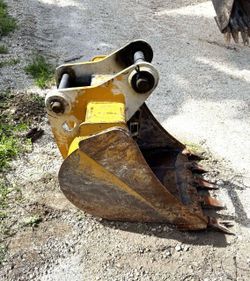 50606A9 EXCAVATOR BUCKET JOHN DEERE 22" 5 TEETH DIGGING BUCKET.