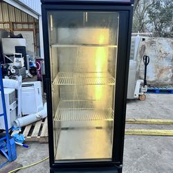 True commercial merchandiser coller