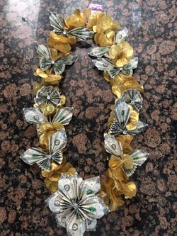Graduation leis