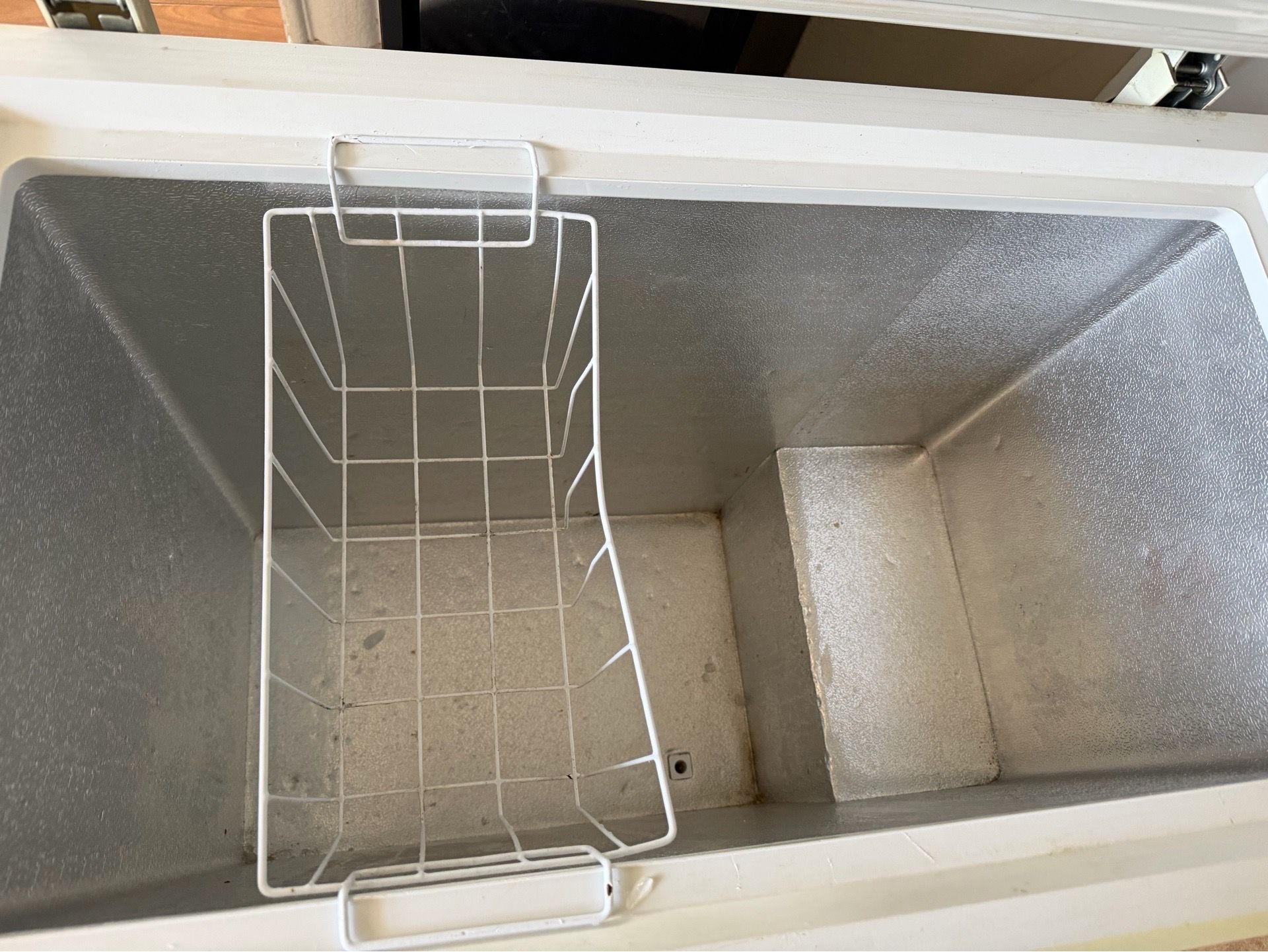 Deep freezer