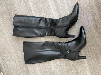 Black Heeled Boots / Size 7