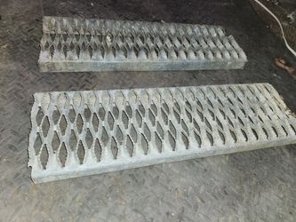 2 Metal Steps