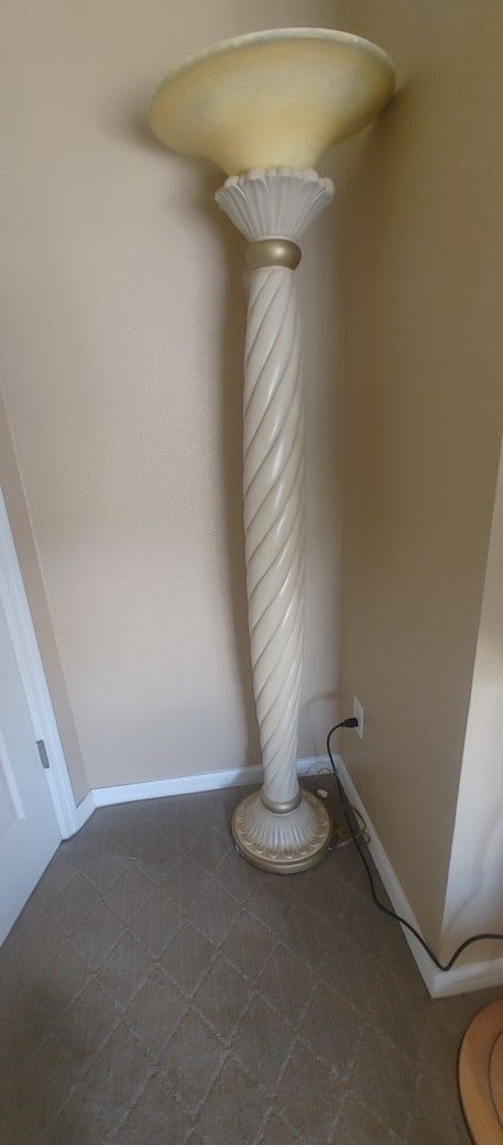 Beautifully Crafted Decorative Standing Lamp