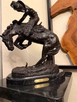 Bronze Statue / Sculpture