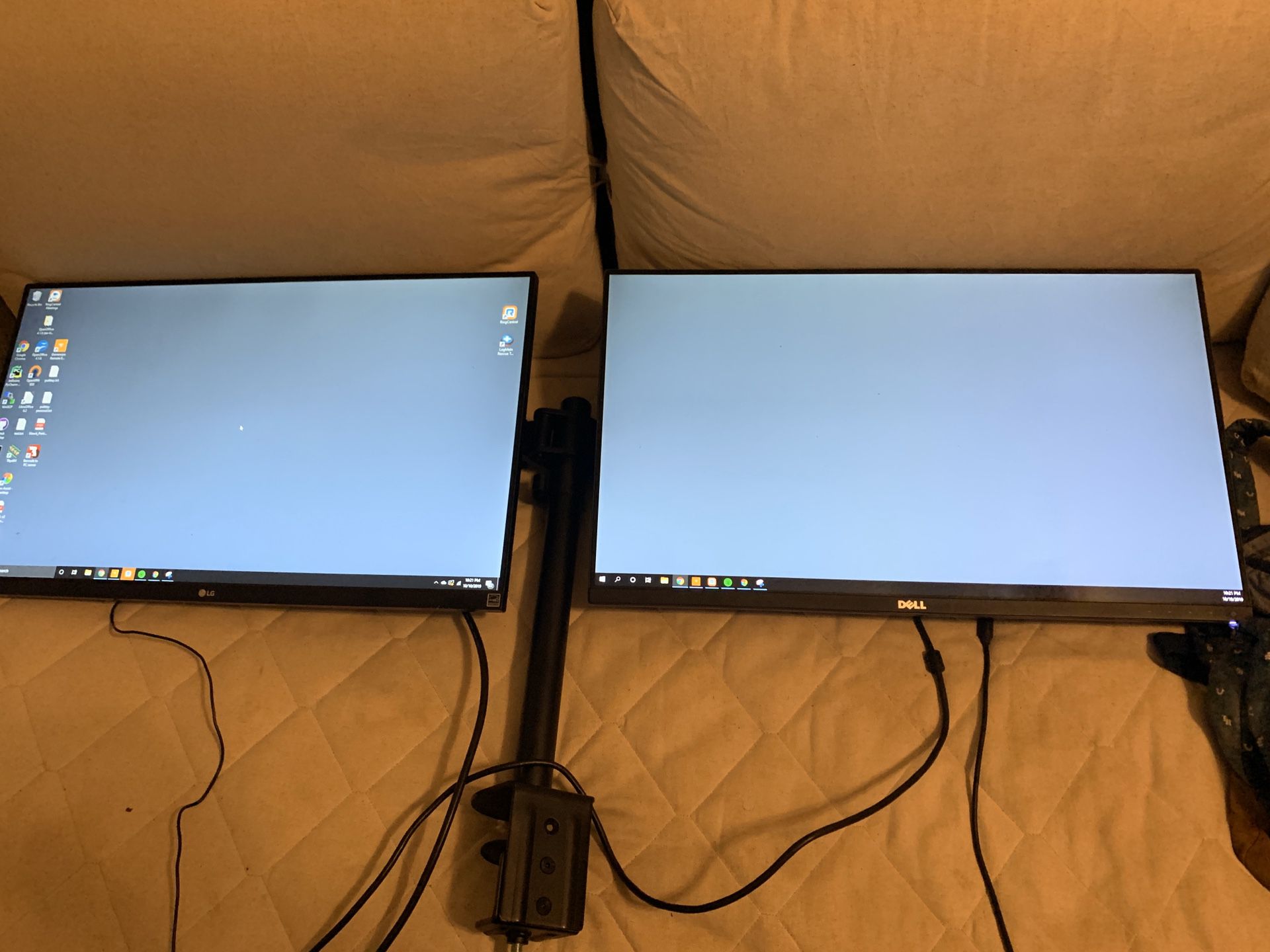 Dual 27 inch monitors with stand Dell / LG / LED / HD IPS