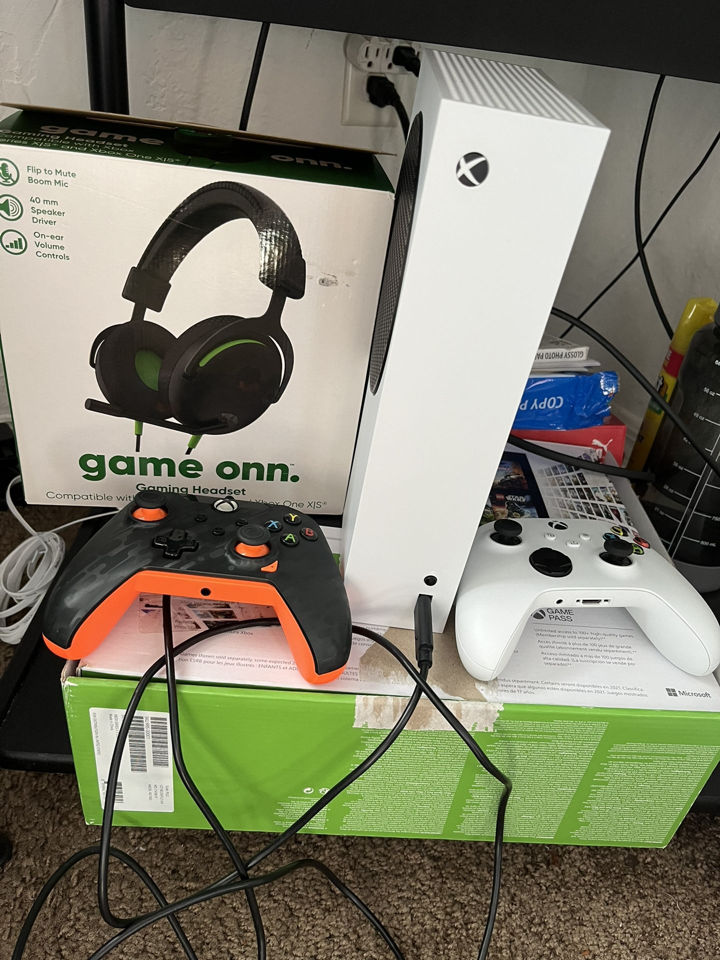 Microsoft Xbox Series S 512GB Game All-Digital Console + 1 Xbox Wireless1 Controller, White - 1440p Gaming Resolution, 4K Streaming Media Playback, Wi