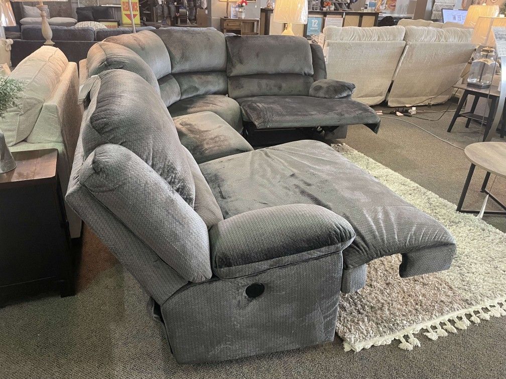 Clonmel Gray Manuel Reclining Huge Sectional Sofa /P