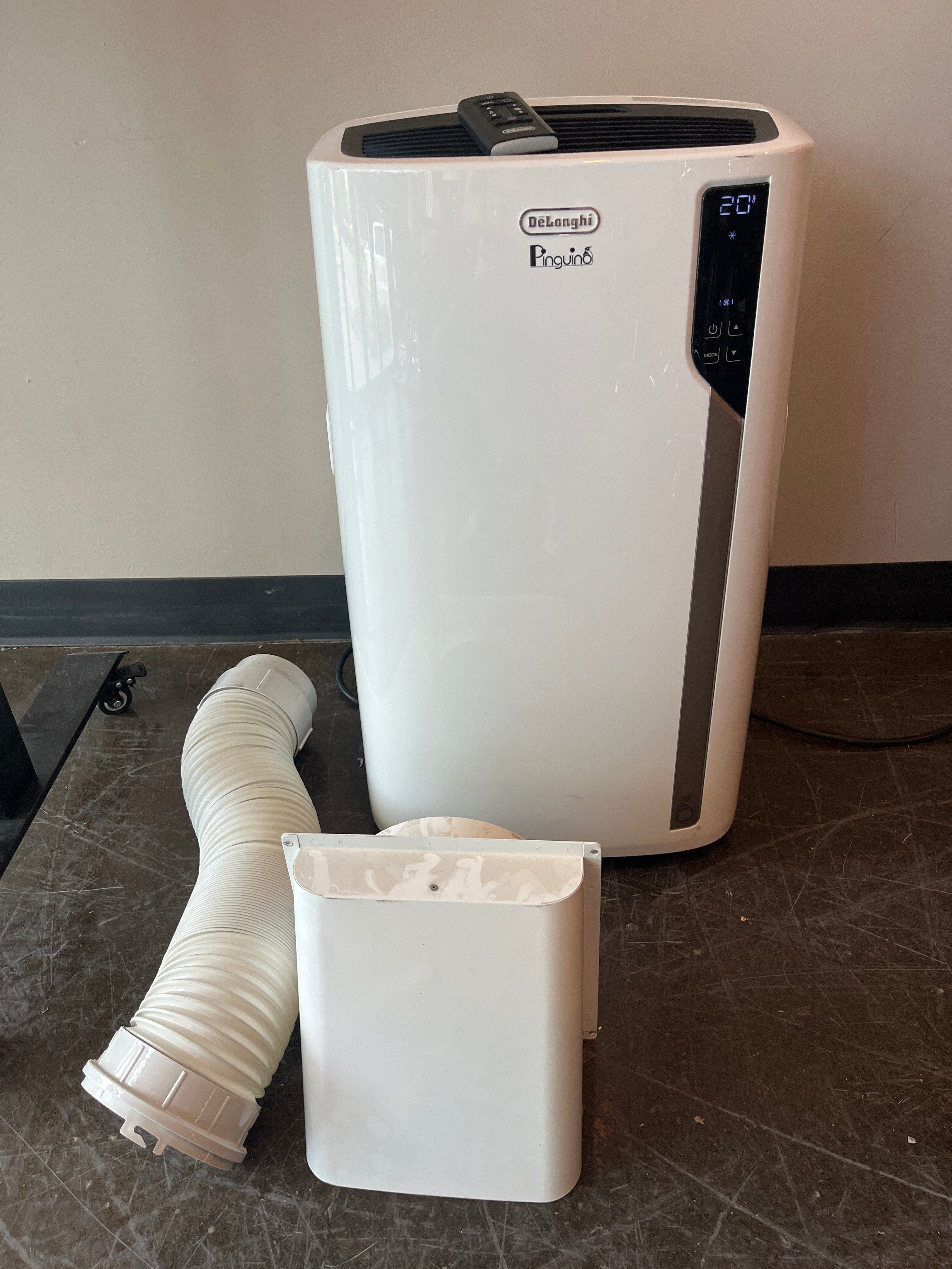 De'Longhi Pinguino 4-in-1: Air Conditioner, Heater, Dehumidifier, and Fan