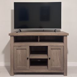 50-inch Flat Screen Toshiba TV & Remote