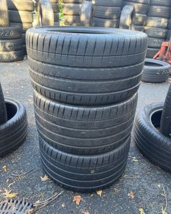 275/30/20  Michelin used tires in great condition 100$ EACH TIRE plus tax.  Mount available but not included  Wheel alignment available  Rim