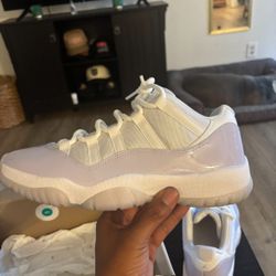 Jordan 11 “White/Pure Violet”
