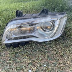 2015 UP 2023 CHRYSLER 300 HEADLIGHT 