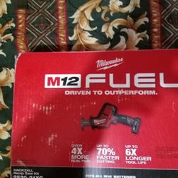 Milwaukee M12 Fuel Hackzall Recip Saw Kit