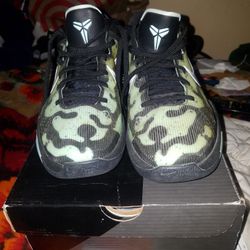 NIKE ZOOM KOBE 7 SISTEM POISON DART FROG USED LIKE NEW SIZE 101/2 MANS  $250 DOLLARS OBO PICK UP ONLY AT BALDWIN PARK NO TRADES NO DELIVERYS NO REFUND