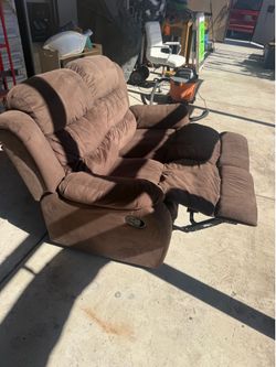 Two seater recliner couch