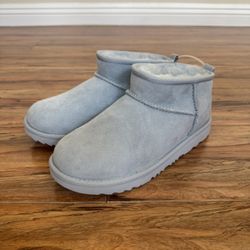 UGG Classic Ultra Mini Boot - Little Kid / Big Kid - Sea Foam Size 5 1130750K
