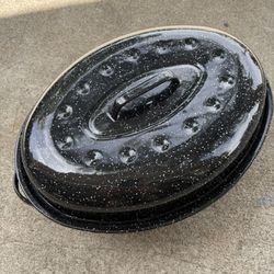  black speckled enamelware oval roaster pan with a lid 