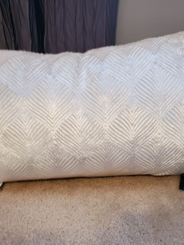 🔥🆕️ Off White/Cream 14 X 20 Feather Filled Throw Pillow