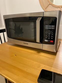 Toshiba Stainless Steel Countertop Microwave