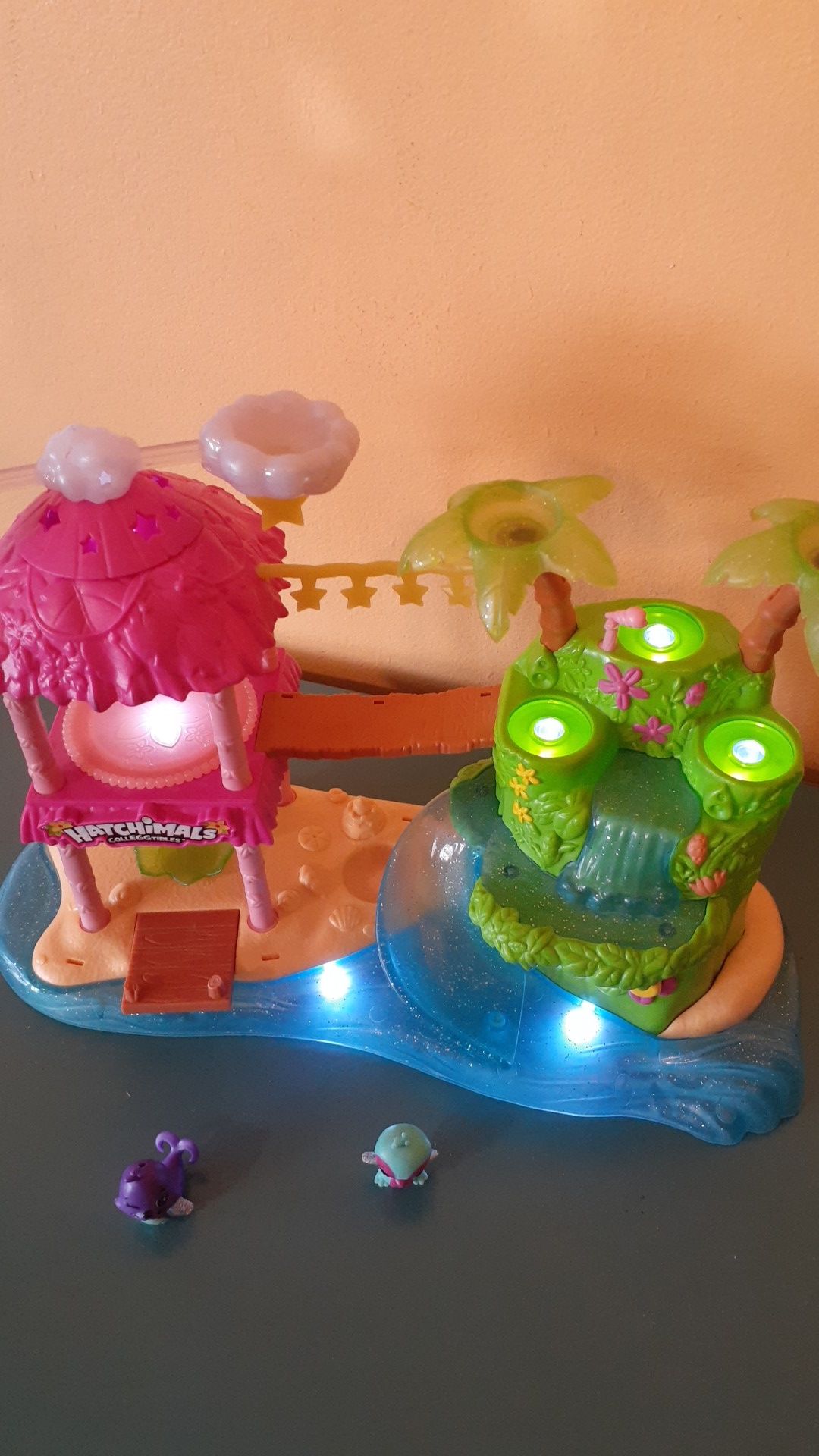 Hatchimals colleEGGtibles tropical party