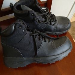 Nike Leather Lace Up Manoa Boots 