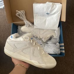 Adidas BadBo 1.0 - BadBunny Resilience 