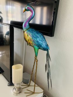 Beautiful 3 - D peacock statue perfect for your garden, pool, deck,outdoors
