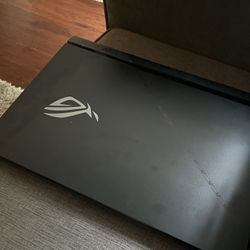 ASUS ROG STRIX SCAR 17 (2022)