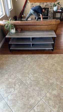 FREE tv Stand