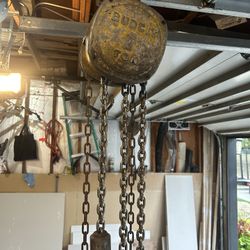 1 Ton Hoist In Good Working Condition 