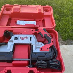 Milwaukee Deep Cut Variable Speed Band Saw Kit (6232-21) corded with case