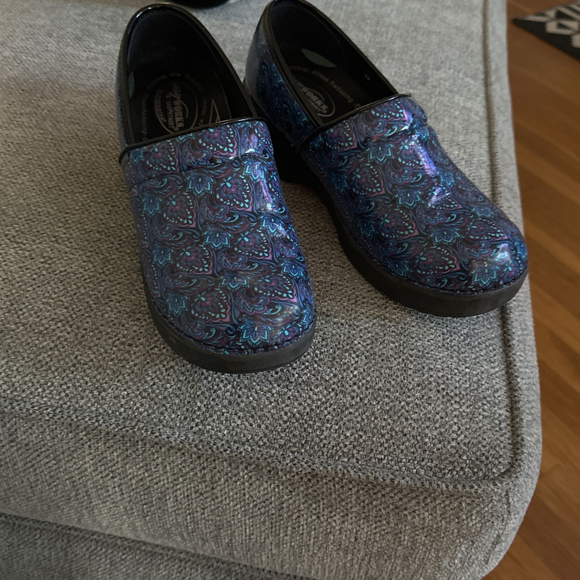 Easy Works, comfort clogs