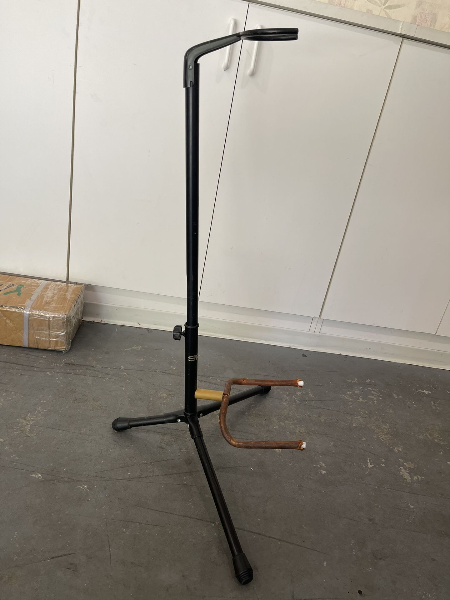 GUITAR STAND