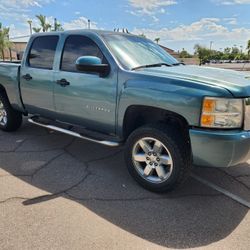 Full Sized Crew Cab Chevy Silverado 1500WT 4X4
