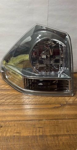 2004-2009 Lexus RX330 and RX350 left taillight housing
