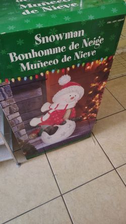 Christmas Snowman Lites up ,plug