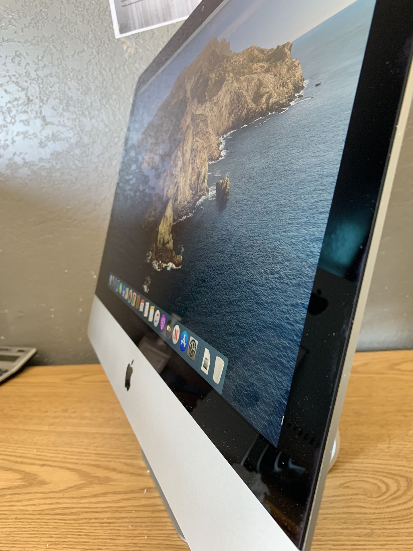 iMac 21.5 inches Mac OS Catalina