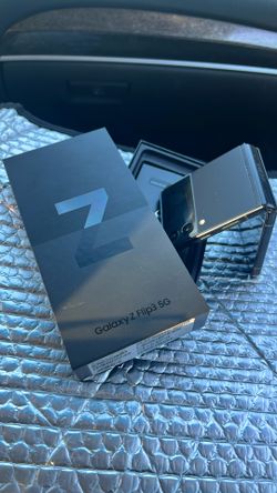 Phantom Black Samsung Galaxy Z Flip 5G – Great Condition + Box