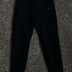 Nike tech joggers