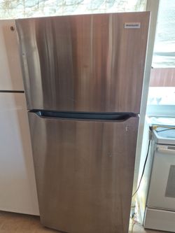 Frigidaire refrigerator 30"w