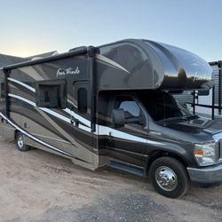 2018 Thor 4winds 31 foot CLASS C Motorhome RV super slide