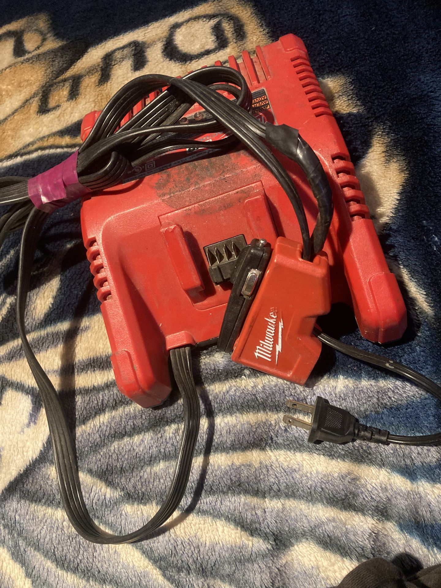 Milwaukee Ac/dc Charger