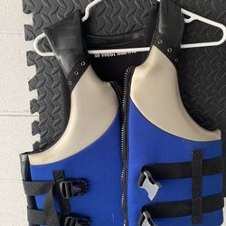 West marine Neo X Large Water Vest