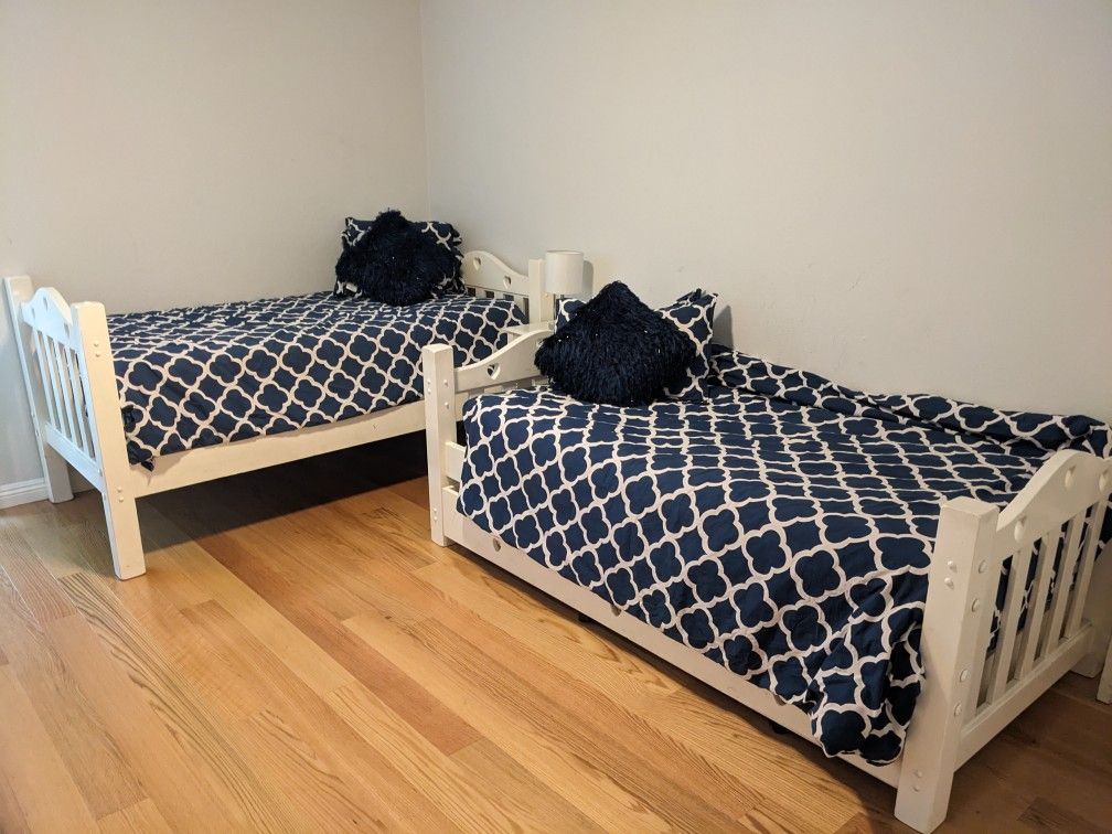 Wood Bunk-bed & Trundle