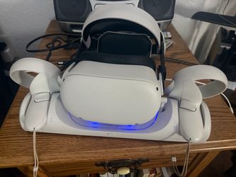 Oculus quest 2 with charging station and upgrade head band